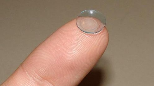 Ekran w soczewce kontaktowej, emocje w tatuażu 1