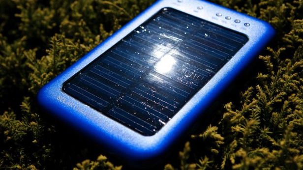 Uniwersalna ładowarka słoneczna 1