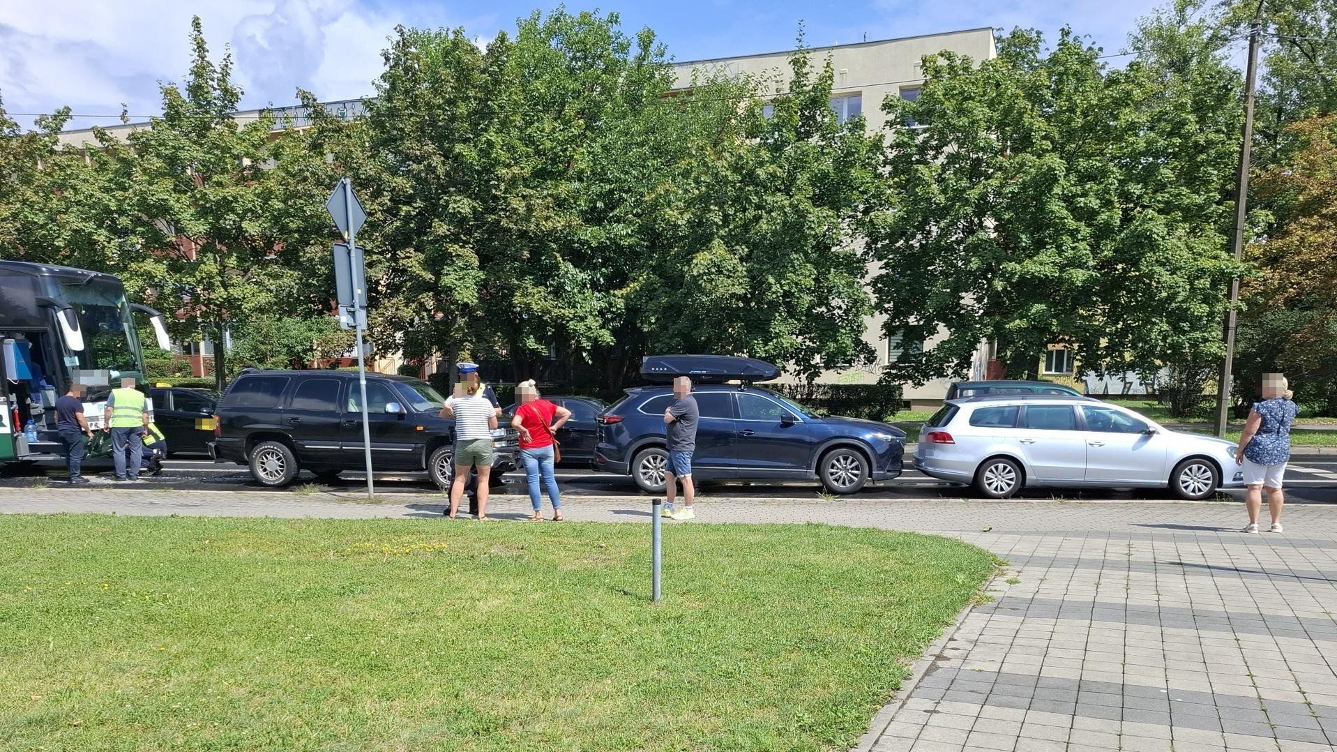 31.07.2025, zderzenie autokaru z trzema pojazdami osobowymi.