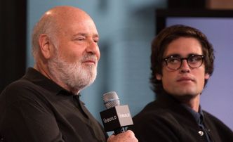 Pokój hotelowy podejrzanego o morderstwo Nicka Reinera był "CAŁY WE KRWI". 32-latek miał sprawiać wrażenie "odurzonego"