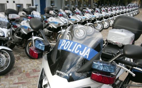 Policja z lepszymi samochodami i motocyklami