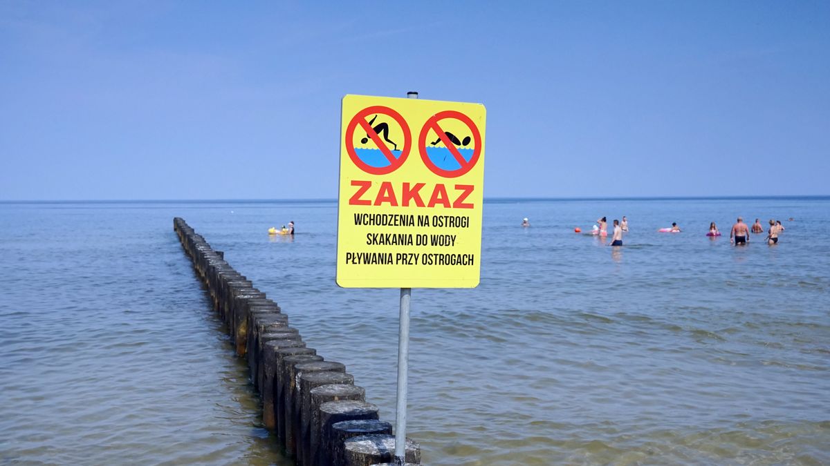 Bałtyk. Sanepid zamknął kilkanaście kąpielisk z powodu sinic