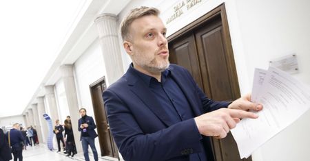 Zandberg: wniosek ws. Adama Glapińskiego jest kiepski, nie podpisałem