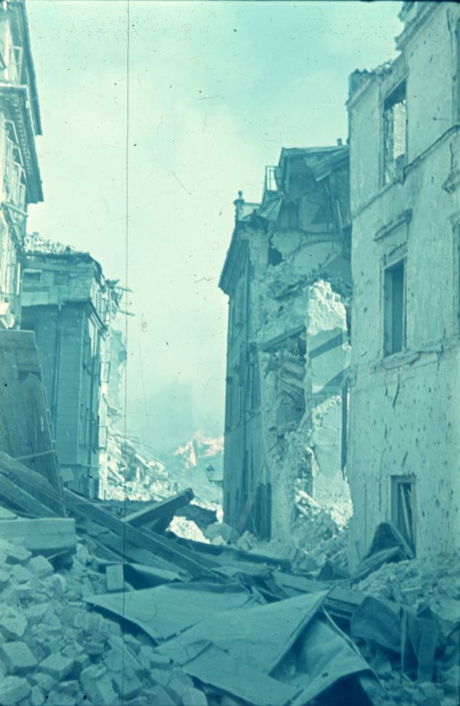 Na zdjęciu zniszczona ulica Krzywe Koło