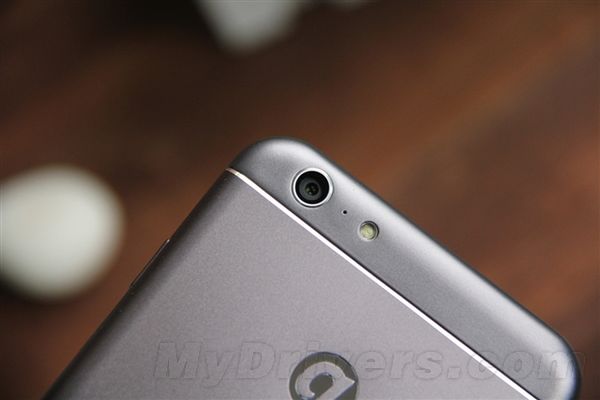 Czy podróbki mogą być premium? Oto androidowy klon iPhone'a 6, którego nie wygniesz i nie porysujesz 23