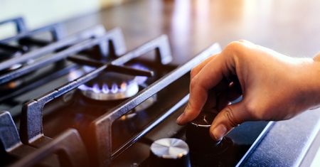Jak oszczędzać na rachunkach za gaz? 3 sprawdzone sposoby
