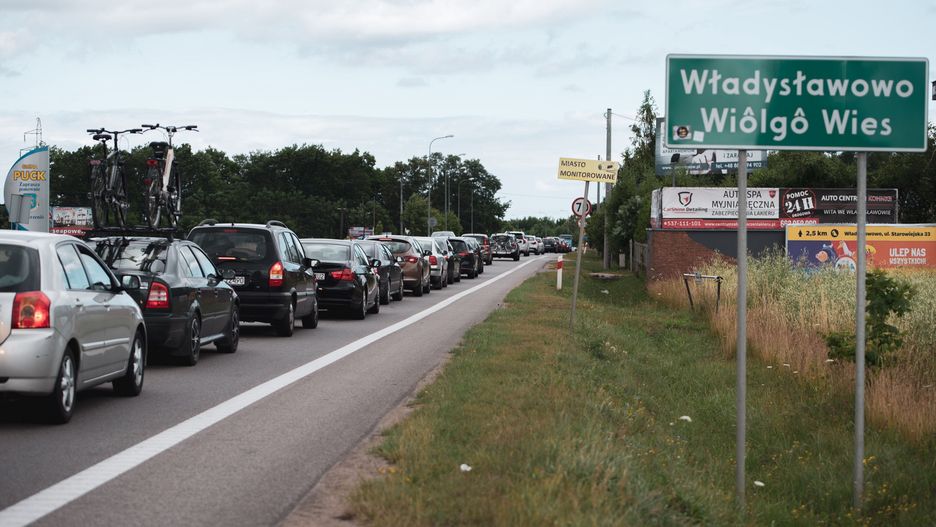 Gorąca sobota na Helu. Kolejna blokada we Władysławowie. Na zdjęciu korek przed wjazdem do Władysławowa 10 lipca - przy poprzednim proteście armatorów 
