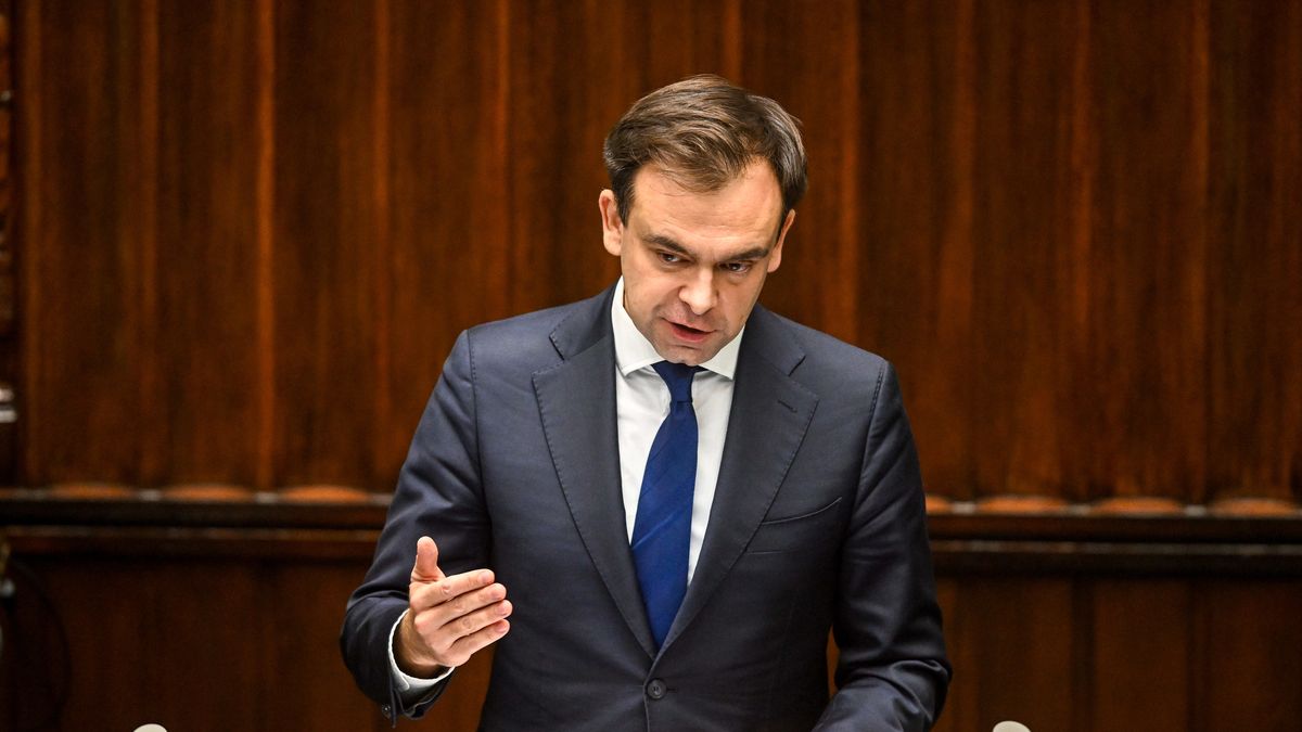 Warszawa, 06.11.2024. Minister finansów Andrzej Domański na sali plenarnej Sejmu w Warszawie, 6 bm. Sejm rozpoczyna trzydniowe posiedzenie. Zajmie się m.in. projektem nowelizacji ustawy budżetowej na 2024 r. (jm) PAP/Radek Pietruszka