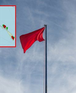 Czerwone flagi m.in. w Chałupach i Gdańsku. Powodem nie tylko sinice