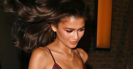 Zendaya w "potarganej" sukience. Robi furorę w Paryżu