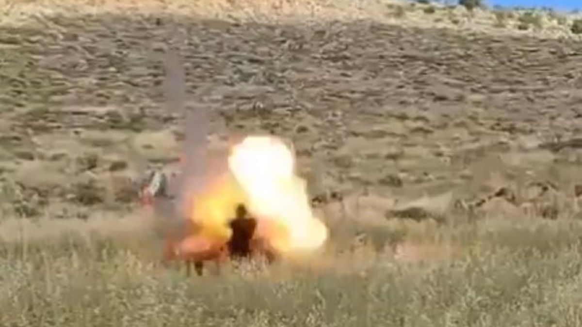 Eksplozja miny po kopnięciu miny.