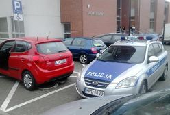 Tak zaparkowali policjanci pod sądem. Szok!