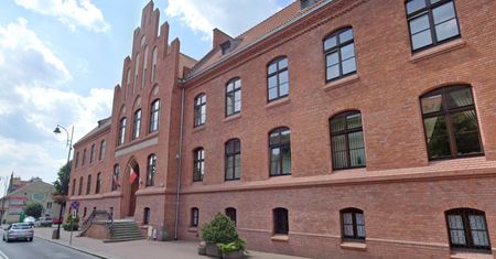 Miał trafić na odwyk, wyskoczył z okna. Tragedia w jednym z sądów