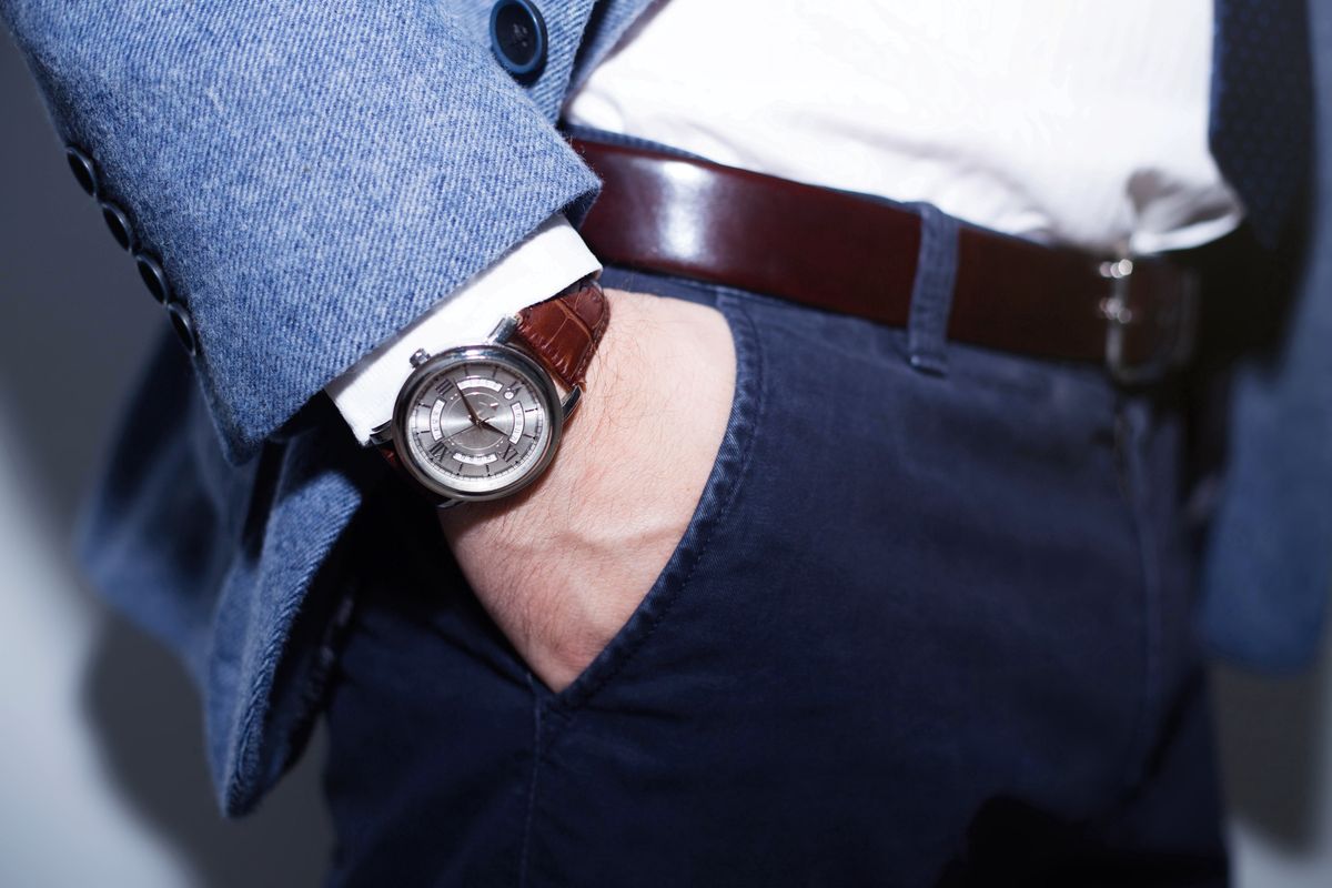Dobry zegarek sprawdzi się zarówno w stylu oficjalnym, jak i smart casual