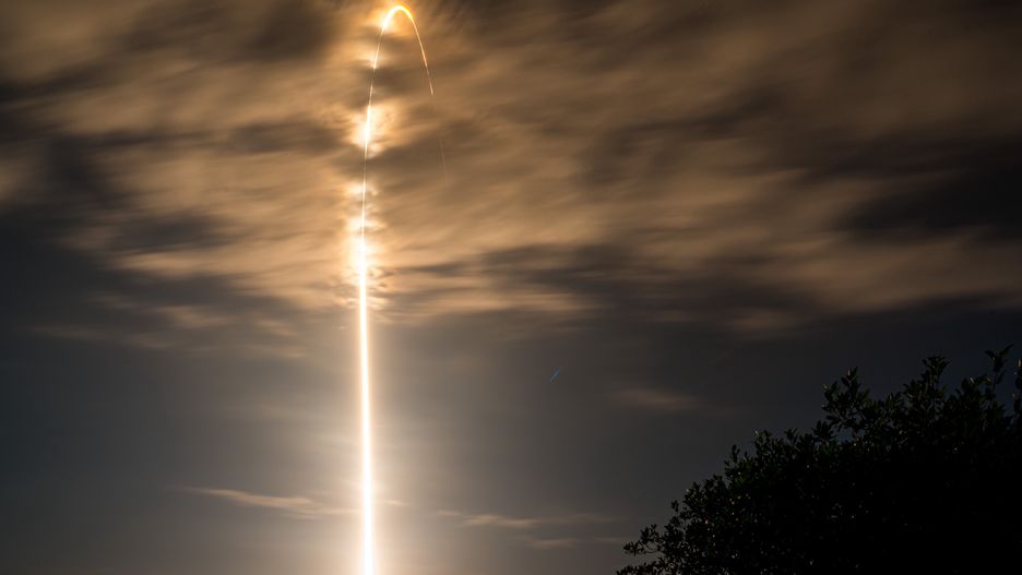 Wynoszenie satelitów Starlink 