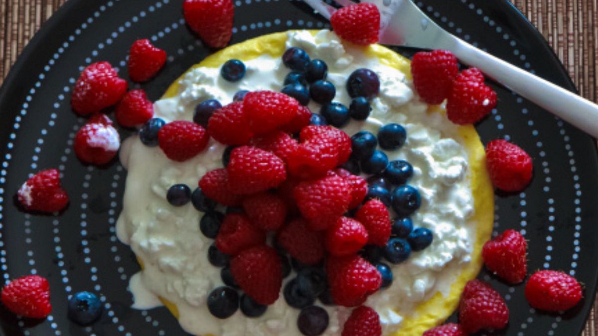 Przepis na omlet z twarogiem. Jest naprawdę przepyszny!