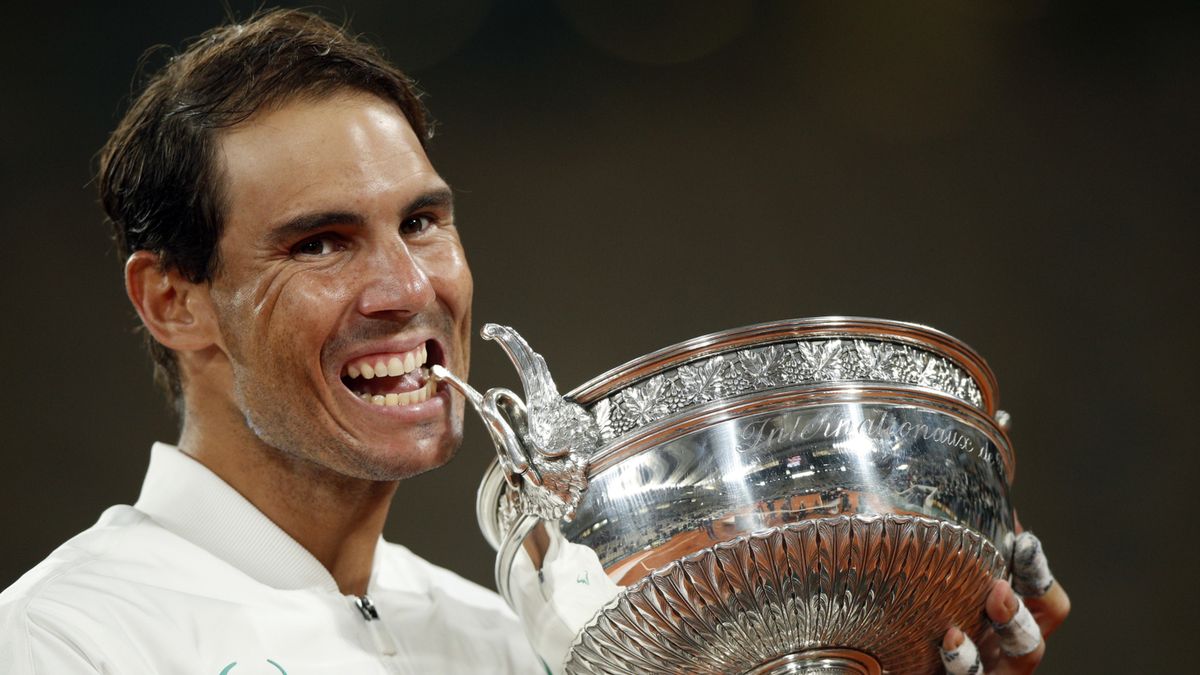Zdjęcie okładkowe artykułu: PAP/EPA / YOAN VALAT  / Na zdjęciu: Rafael Nadal, mistrz Roland Garros 2020