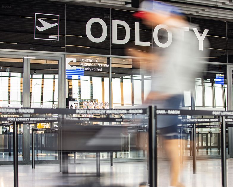 "Obsada w pełni wystarczająca". Lotnisko w Radomiu broni się przed zarzutami