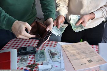 2 mln Polaków toną w długach. Tam jest najgorzej