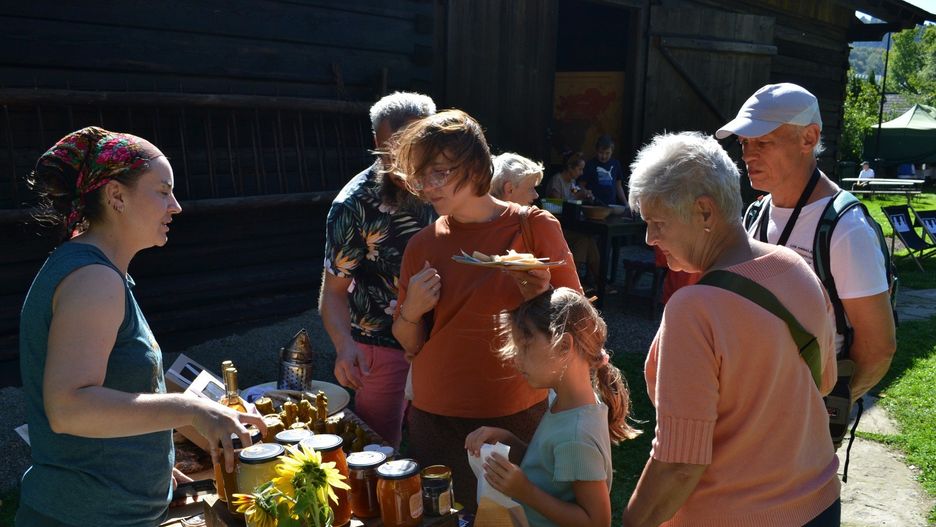 Miodobranie w Szymbarku