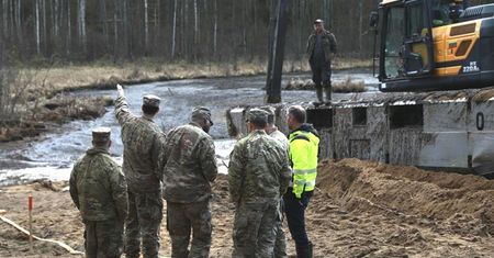 Przełom na Litwie. "Udało się wyciągnąć zatopiony w bagnie pojazd"