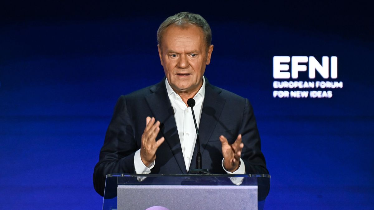 Sopot, 17.10.2025. Premier Donald Tusk podczas wystąpienia "Wojna czy pokój" na zakończenie Europejskiego Forum Nowych Idei 2025 w hotelu Radisson Blu w Sopocie, 17 bm. Trzydniowe wydarzenie, organizowane przez Konfederację Lewiatan przy współpracy z miastem Sopot i BusinessEurope, to jedna z najważniejszych konferencji biznesowych w tej części Europy. W tym roku jednym z kluczowych tematów były obronność i bezpieczeństwo. (aldg) PAP/Marcin Gadomski