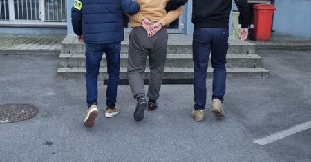 Policja zatrzymała mężczyznę ściganego ośmioma listami gończymi