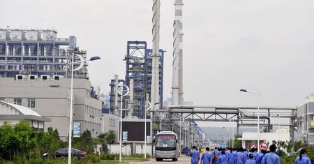 Chiny łączą państwowe giganty energetyczne. Pekin chce podnieść wydajność państwowych przedsiębiorstw