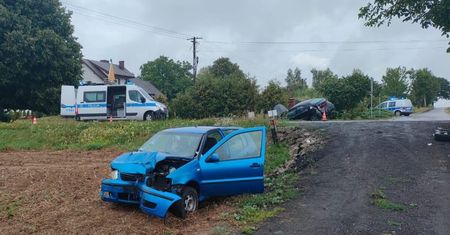 Zagapił się i wjechał volkswagenem w tył hondy. Kobieta i troje dzieci trafili do szpitala