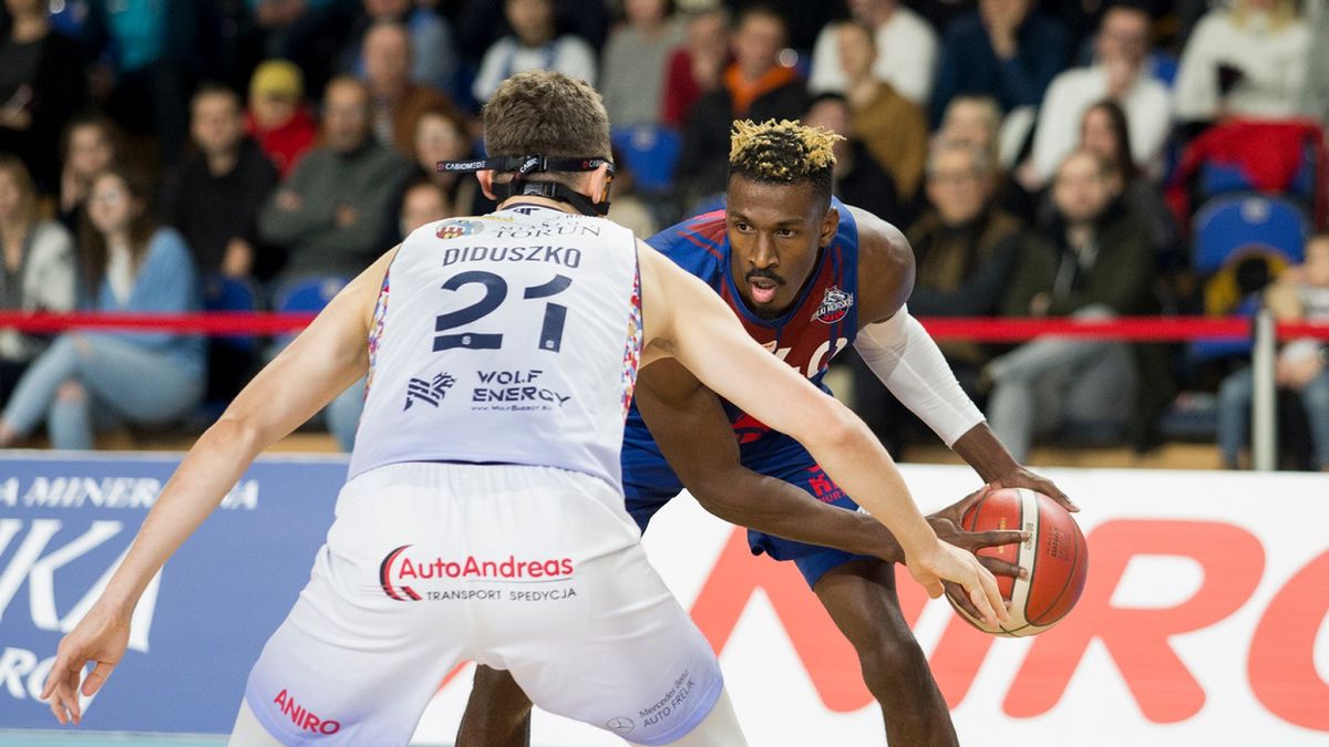 WP SportoweFakty / Jacek Wojciechowski / Na zdjęciu: Zac Cuthbertson (z piłką)