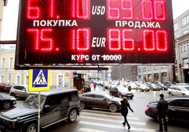 Białoruś w handlu z Rosją przechodzi na dolary