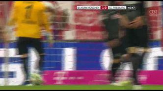 Lider Bundesligi Bayern Monachium z łatwością wygrał z Freiburgiem 2-0