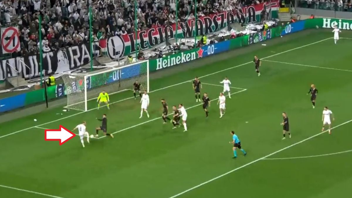 Rafał Augustyniak strzela gola na 1:0 w meczu Legia - Zrinjski