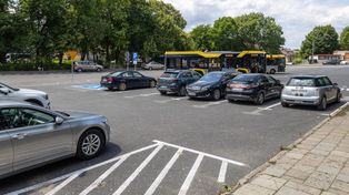 Nowa organizacja ruchu na placu przy dawnym dworcu PKS w Olkuszu. Zmiany poprawią bezpieczeństwo pasażerów komunikacji publicznej