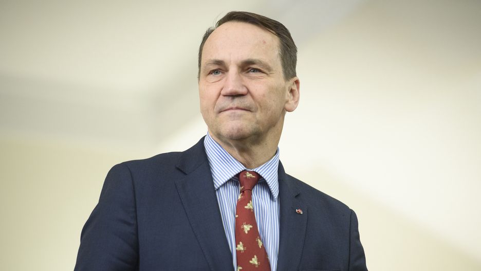 Poland's Minister of Foreign affairs Radoslaw Sikorski arrives at the meeting with Ukraine's Foreign Affairs Minister Andrii Sybiha (L) before a press conference after talks in Warsaw, Poland on November 26, 2024.