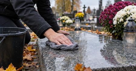 Jak umyć pomnik na Wszystkich Świętych?