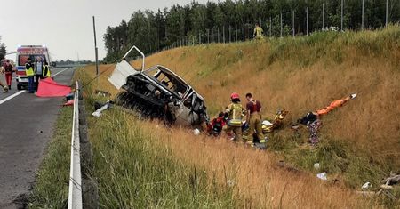 Tragiczny wypadek na S7. Z busa zostało niewiele