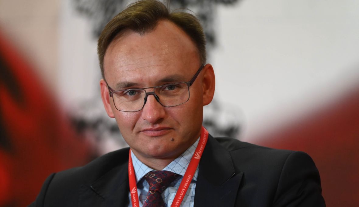 Mikołaj Pawlak. Rzecznik Praw Dziecka, alarmował, że problem spożywania napojów energetyzujących przez dzieci wzrasta, a po energetyki sięgają już kilkulatkowie