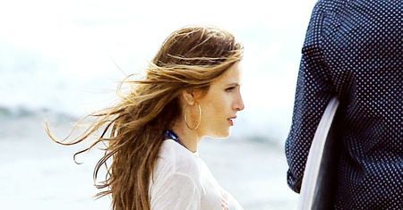 "Scream Queens": Bella Thorne podczas sesji na plaży