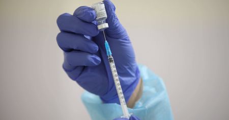 Szczepionka przeciw COVID-19. KE: nie można wykluczyć opóźnień w produkcji