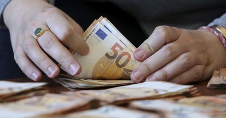 Tyle średnio zarabiają urzędnicy od funduszy UE (raport)