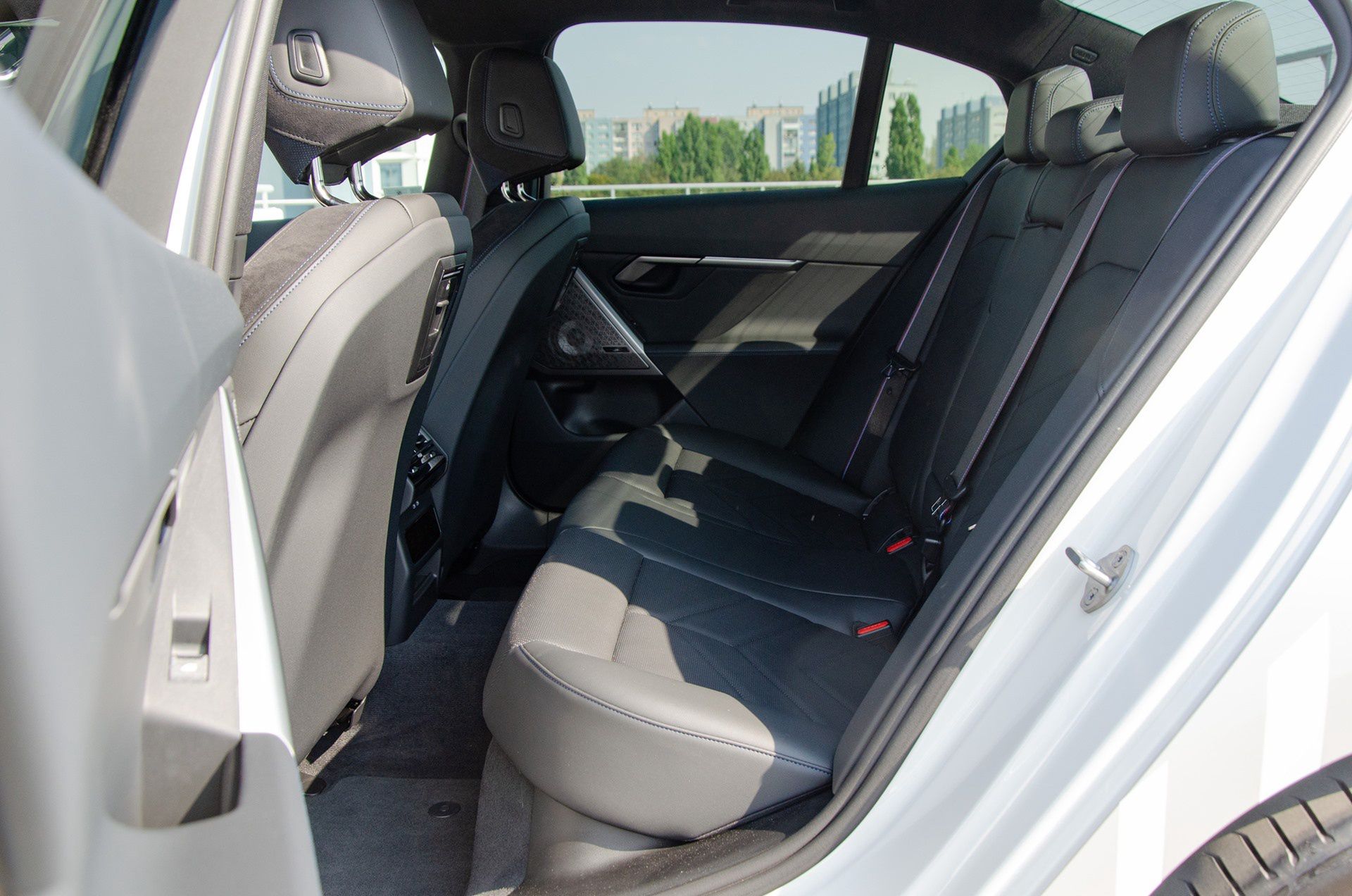 BMW i5 M60
