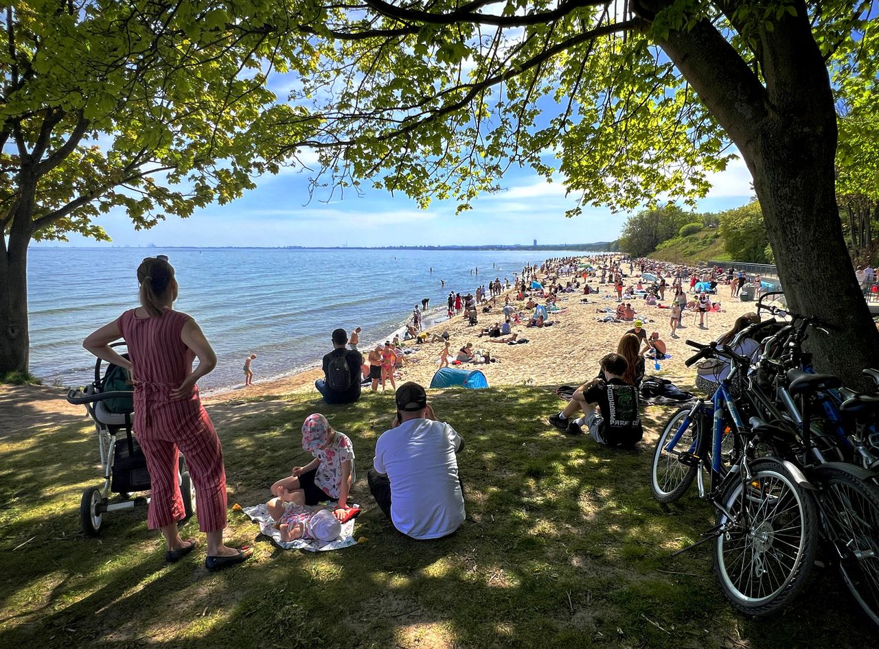 Festiwalowicze w ciągu dnia zwiedzają Trójmiasto lub wylegują się na plaży