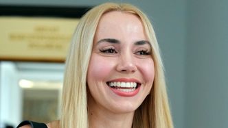 Marianna Schreiber eksponuje podrasowany w tureckiej klinice biust w truskawkowym bikini