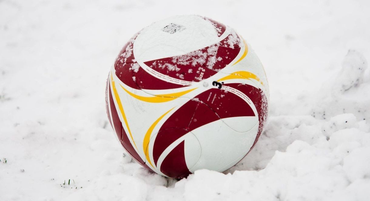 Dębica: Boisko zasypane. Wisłoka odwołała piątkowy mecz z krakowianami