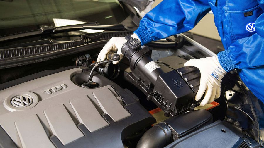 Akcja serwisowa dotyczy aut z silnikami TDI wyprodukowanych w latach 2008-2015. W 1.2 i 2.0 aktualizuje się oprogramowanie, w 1.6 montuje się także regulator przepływu powietrza.