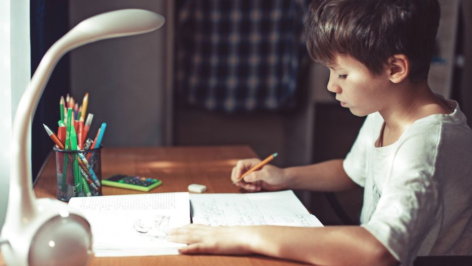 IBE przekazał MEN rekomendacje dotyczące prac domowych.