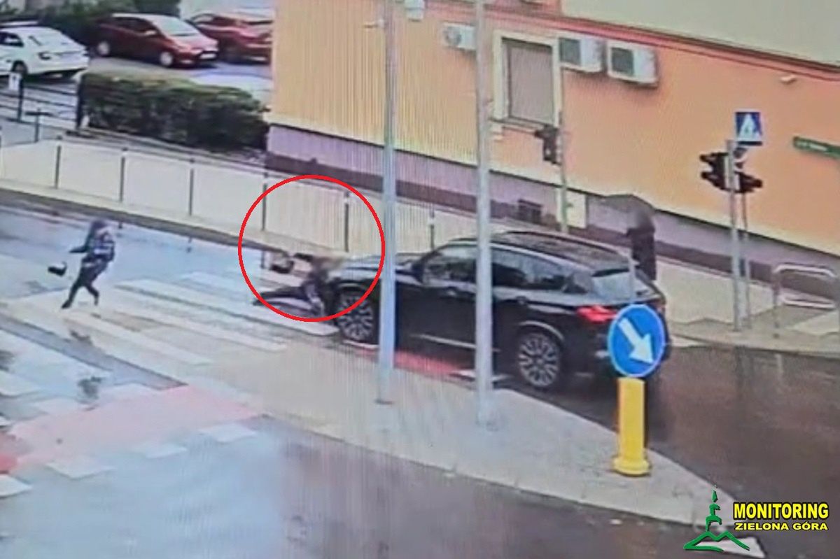 Kierowca BMW potrącił 70-letnią kobietę na pasach. Zabrano mu prawo jazdy