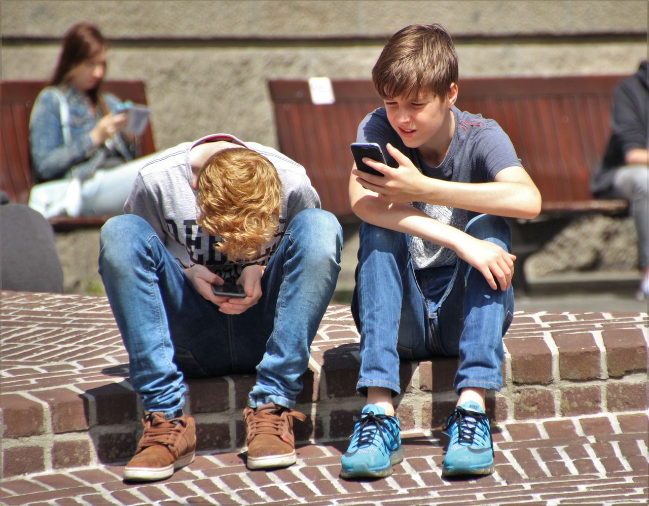 Excessive use of a smartphone heralds trouble.