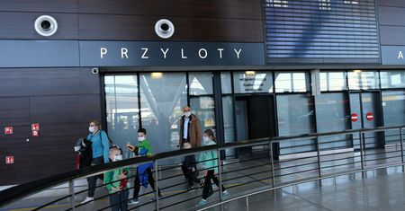 Koronawirus w Polsce. Kiedy otwarcie granic? Czy będzie obowiązkowa kwarantanna po powrocie do kraju? W rządzie spór